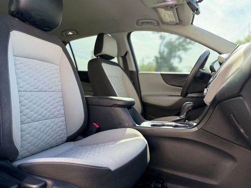 Used 2019 Chevrolet Equinox LS FWD image 18