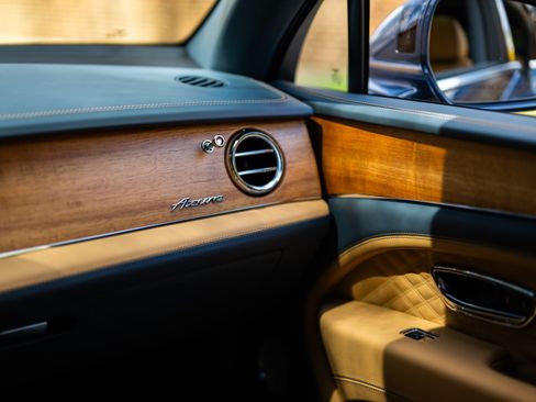 Certified 2025 Bentley Bentayga Extended Wheelbase AWD/4WD image 54