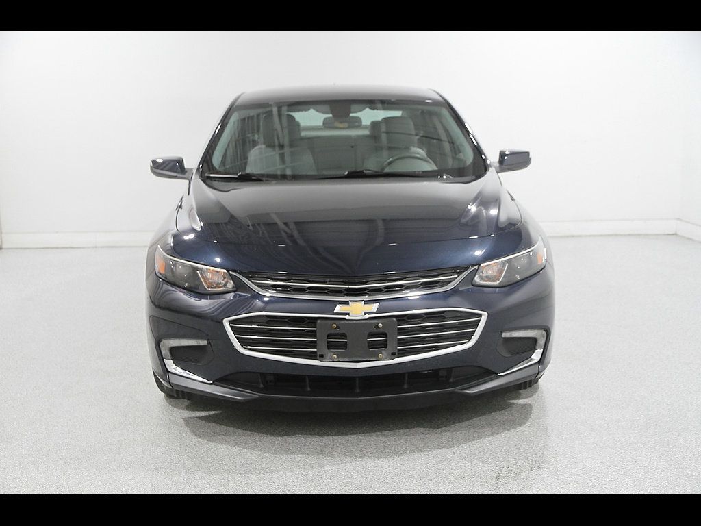 Used 2017 Chevrolet Malibu LT w/ Leather Package FWD image 2