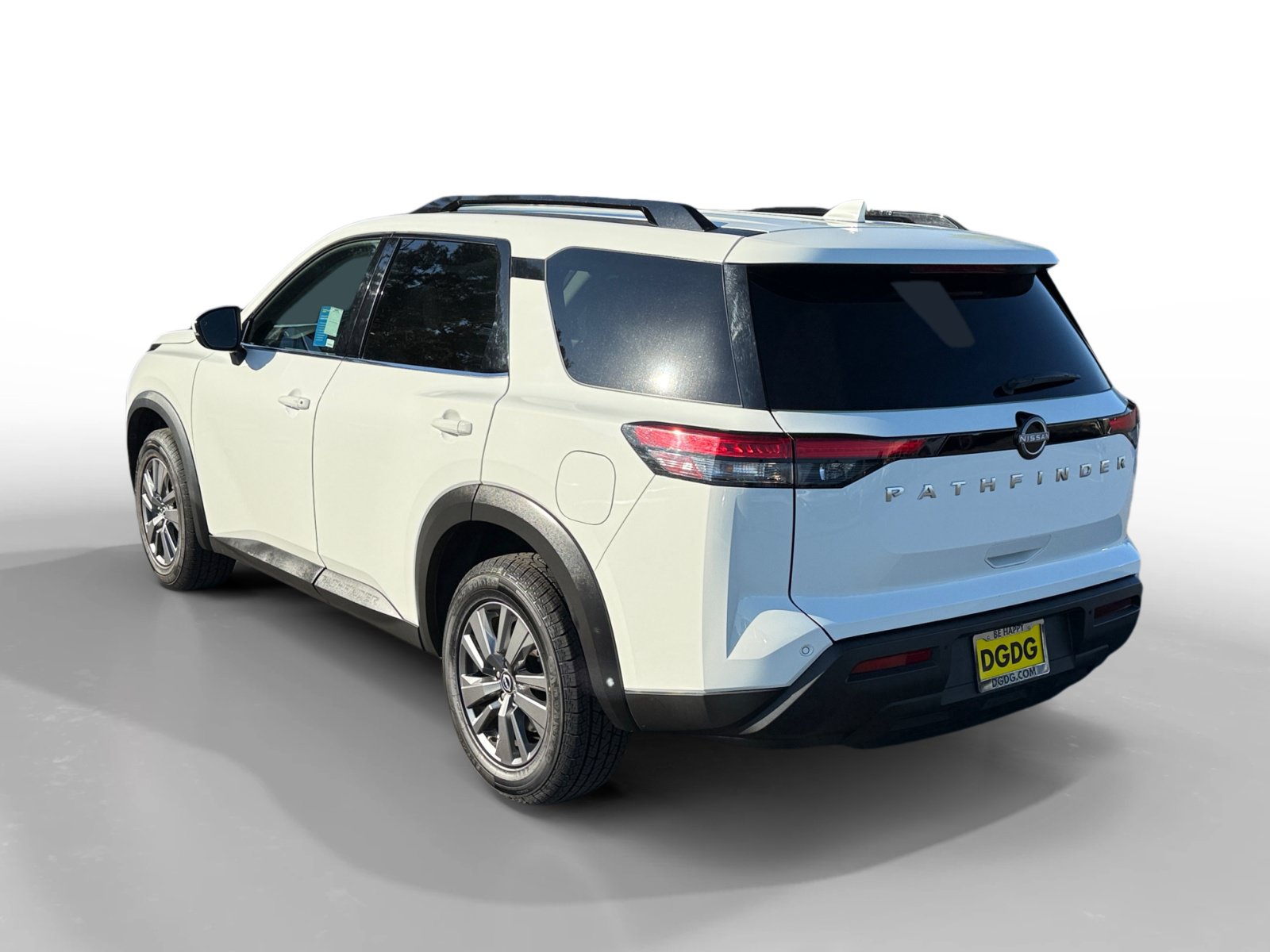 Used 2025 Nissan Pathfinder SV FWD image 3