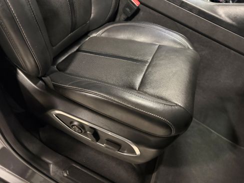 Used 2023 Jeep Wagoneer Series III w/ Preferred Equipment Group AWD/4WD image 11