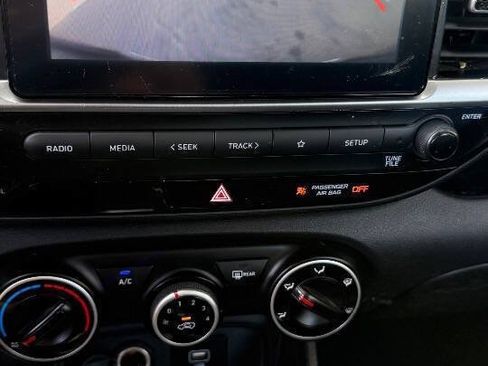 Used 2020 Hyundai Venue SE FWD image 12