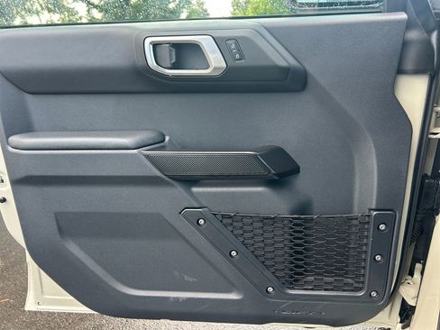 Used 2025 Ford Bronco Badlands image 22