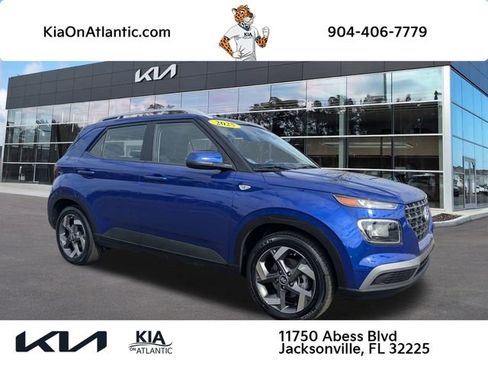 Used 2025 Hyundai Venue SEL image 1