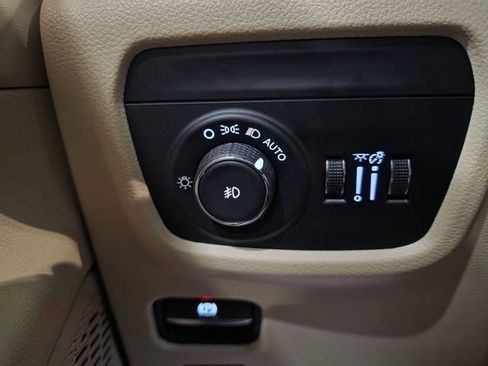 Used 2024 Jeep Grand Cherokee L Limited AWD/4WD image 18