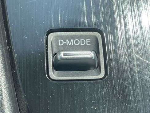 Used 2025 Nissan Rogue SV FWD image 32