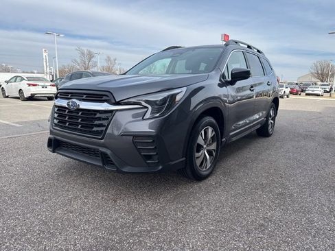 Used 2025 Subaru Ascent Premium image 2