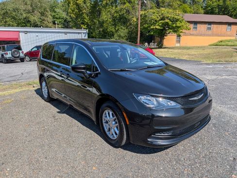 Used 2021 Chrysler Voyager LX FWD image 7