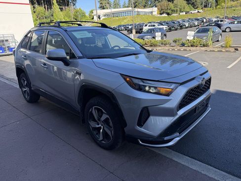 Used 2024 Toyota RAV4 SE w/ Weather & Moonroof Package AWD/4WD image 6