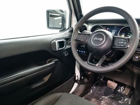 Used 2023 Jeep Wrangler Unlimited AWD/4WD image 11