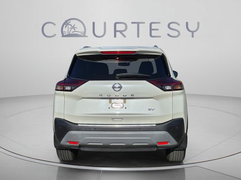 Certified 2021 Nissan Rogue SV w/ Premium Package FWD image 6