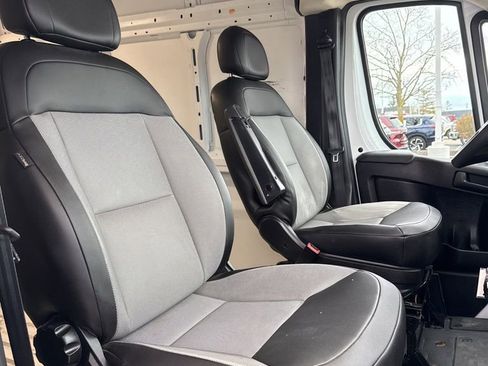 Used 2025 RAM ProMaster 2500 w/ Convenience Group image 21