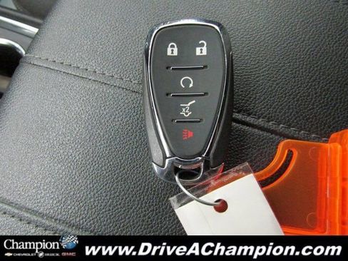 Used 2023 Chevrolet Traverse LT image 8