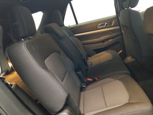 Used 2018 Ford Explorer XLT w/ Equipment Group 201A FWD image 19