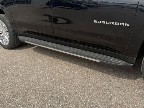 Used 2024 Chevrolet Suburban Premier w/ Premium Package 2 image 5