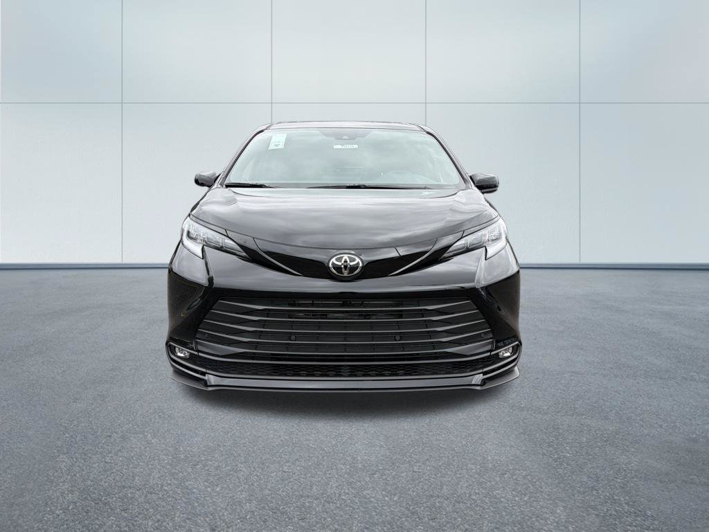 New 2026 Toyota Sienna AWD image 3
