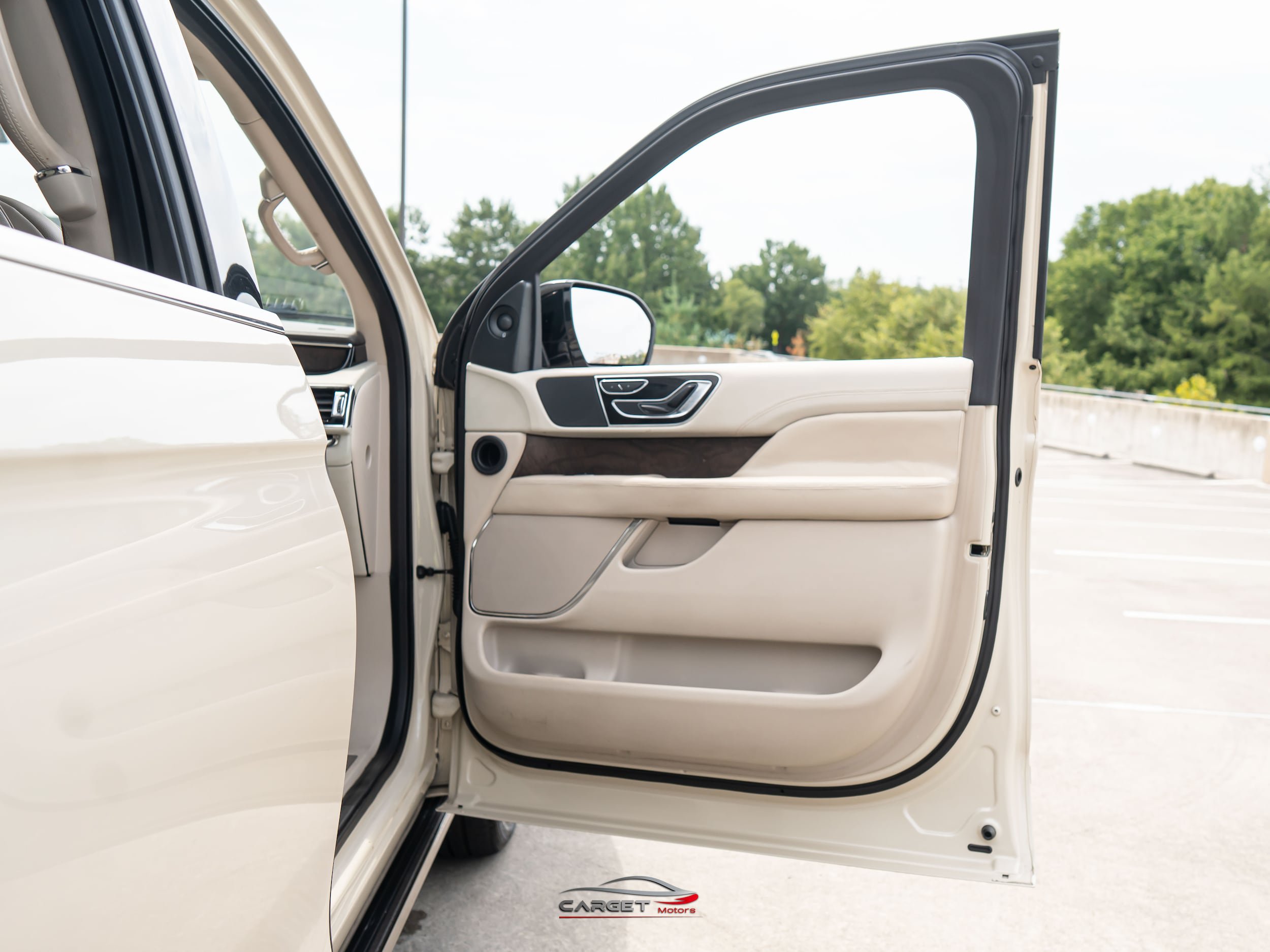Used 2018 Lincoln Navigator Select w/ Technology Package RWD image 43