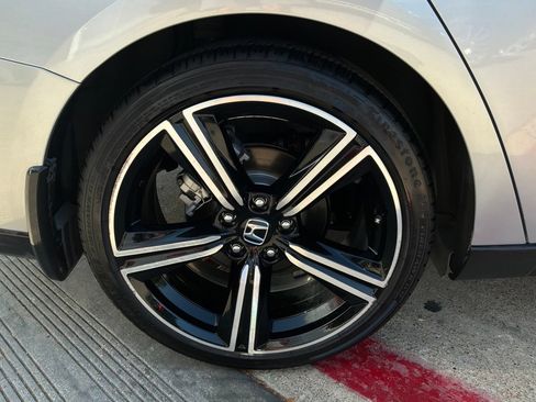Used 2025 Honda Accord Sport image 9