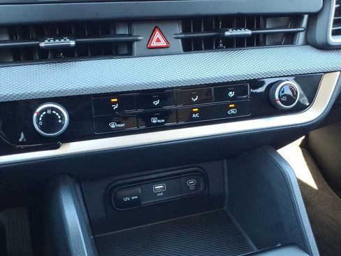 Used 2025 Kia Sportage LX image 24