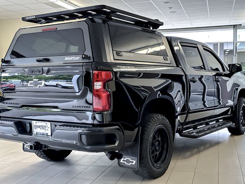 Used 2023 Chevrolet Silverado 1500 Custom Trail Boss w/ LPO, Dark Essentials Package AWD/4WD image 4