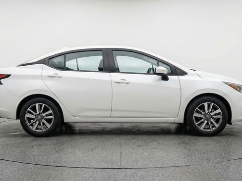 Used 2025 Nissan Versa SV image 11