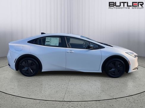 New 2026 Toyota Prius Plug-In Hybrid FWD image 6