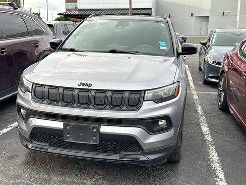 Used 2022 Jeep Compass Latitude FWD image 5