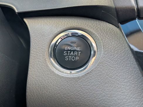 Used 2017 Toyota Sienna XLE image 27