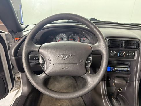 Used 2002 Ford Mustang Convertible RWD image 23
