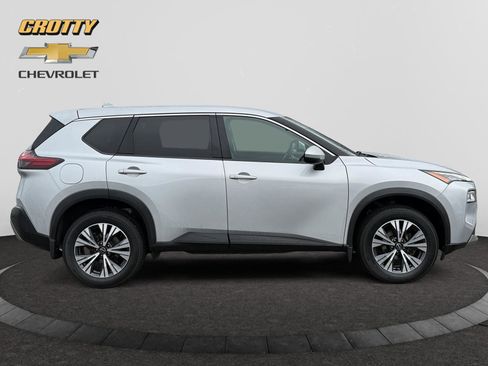 Used 2022 Nissan Rogue SV image 6