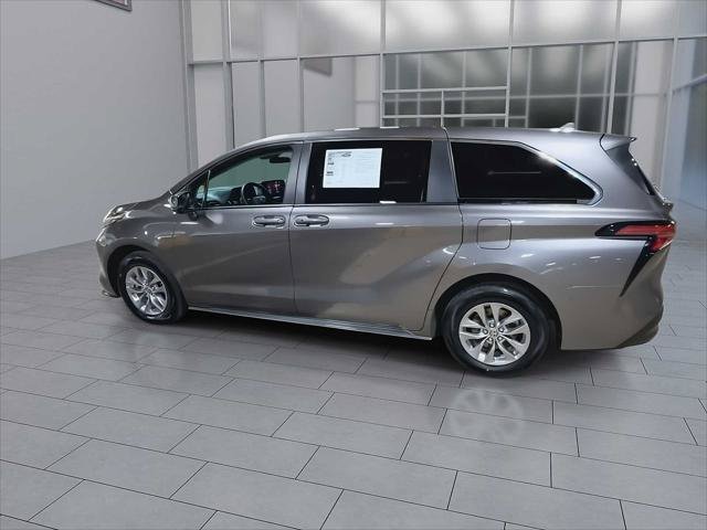 Certified 2022 Toyota Sienna LE FWD image 6