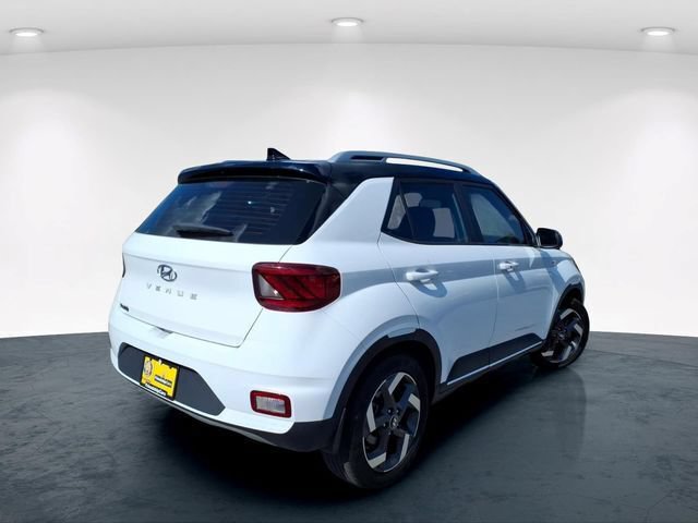 Used 2022 Hyundai Venue Limited FWD image 8