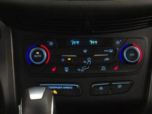 Used 2019 Ford Escape SEL image 25