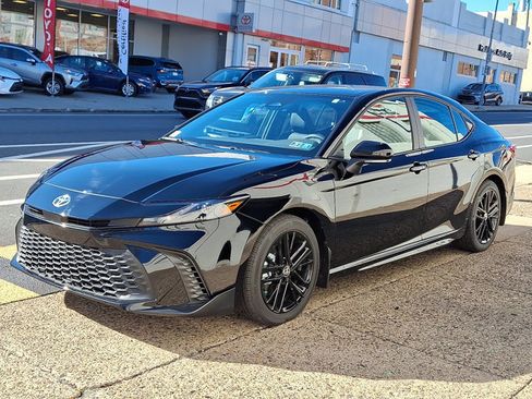 Used 2026 Toyota Camry SE image 3