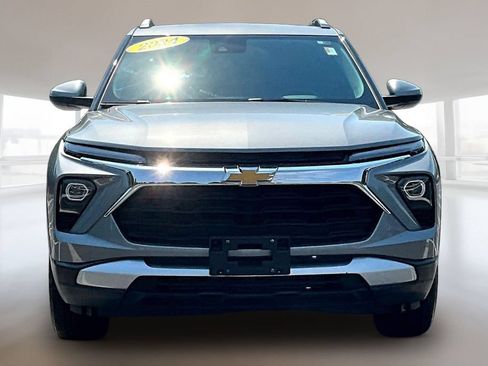 Used 2024 Chevrolet TrailBlazer LT w/ Driver Confidence Package AWD/4WD image 2