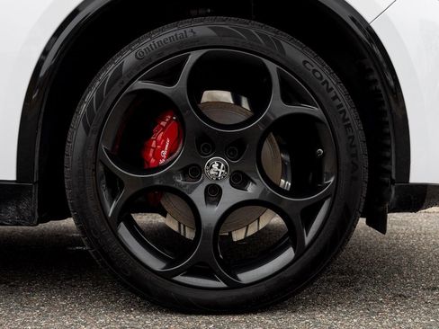 Used 2024 Alfa Romeo Stelvio Veloce image 16