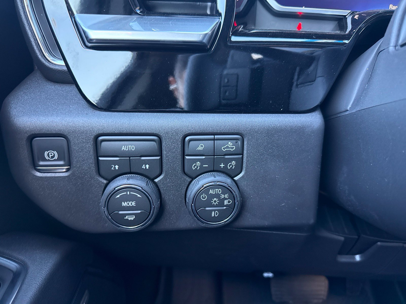 New 2026 Chevrolet Silverado 1500 RST w/ Safety Package AWD/4WD image 32