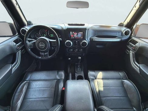 Used 2012 Jeep Wrangler Unlimited Rubicon w/ Connectivity Group image 9