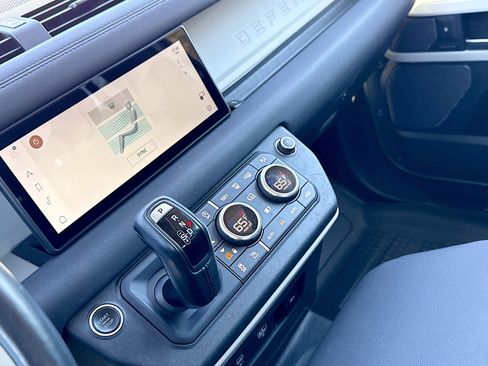 Used 2021 Land Rover Defender 90 First Edition image 28