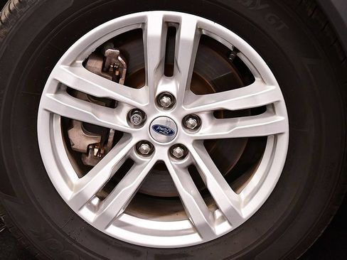 Used 2024 Ford Explorer XLT AWD/4WD image 10