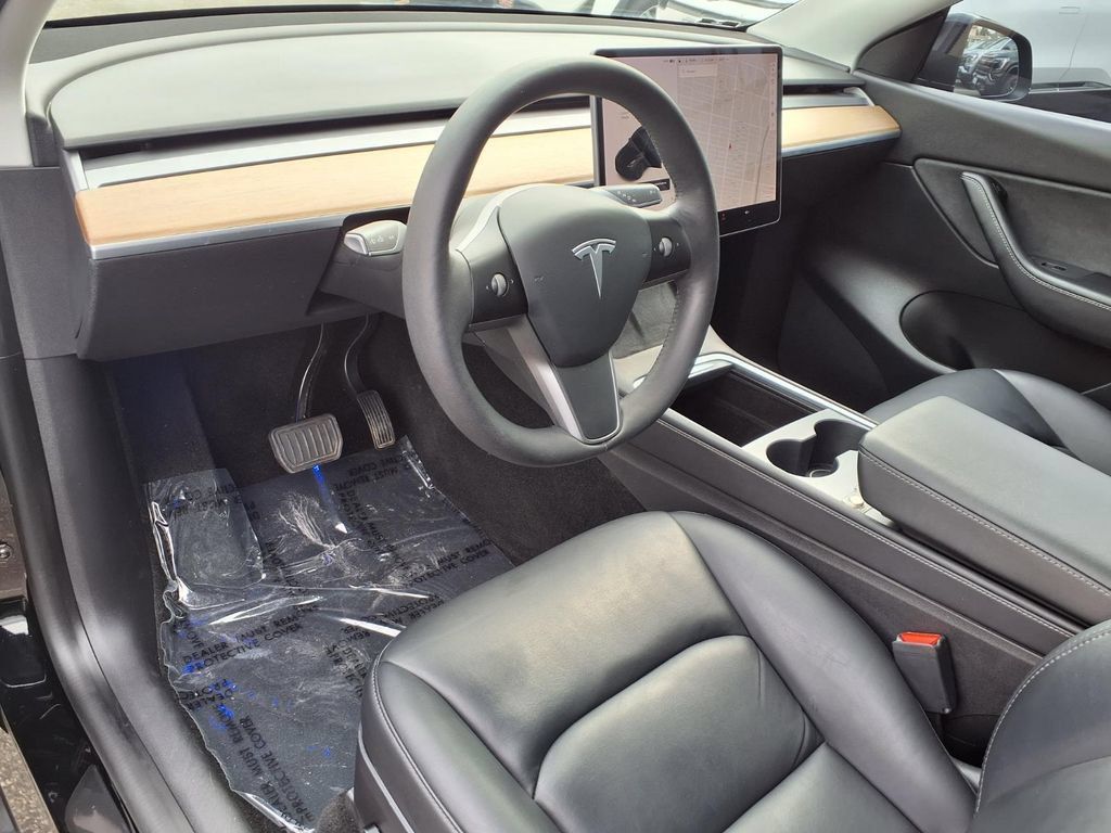 Used 2021 Tesla Model Y 2WD image 4