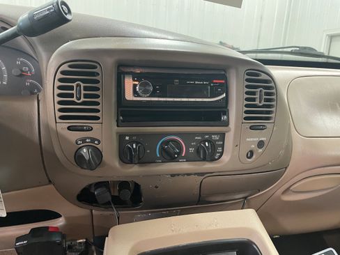 Used 1999 Ford F150 XLT image 16