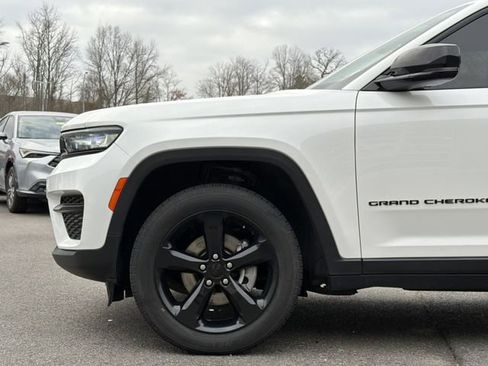 Used 2023 Jeep Grand Cherokee Altitude image 8