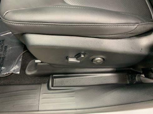 New 2026 Chrysler Pacifica Select image 17