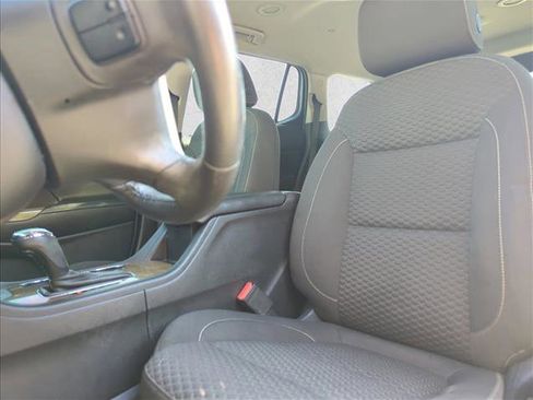 Used 2018 GMC Acadia SLE image 19