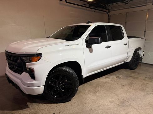 Used 2022 Chevrolet Silverado 1500 Custom AWD/4WD image 1