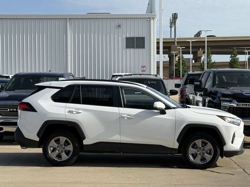 Used 2025 Toyota RAV4 XLE FWD image 3