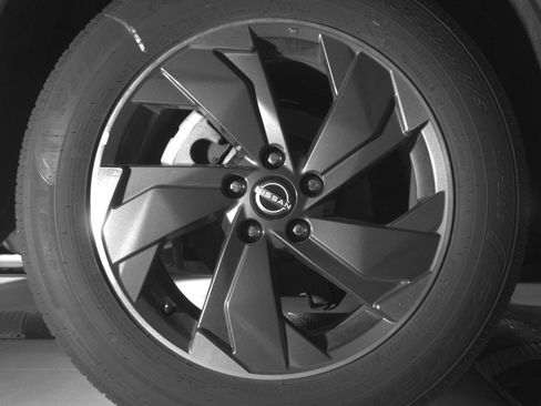 Used 2025 Nissan Rogue SV image 15