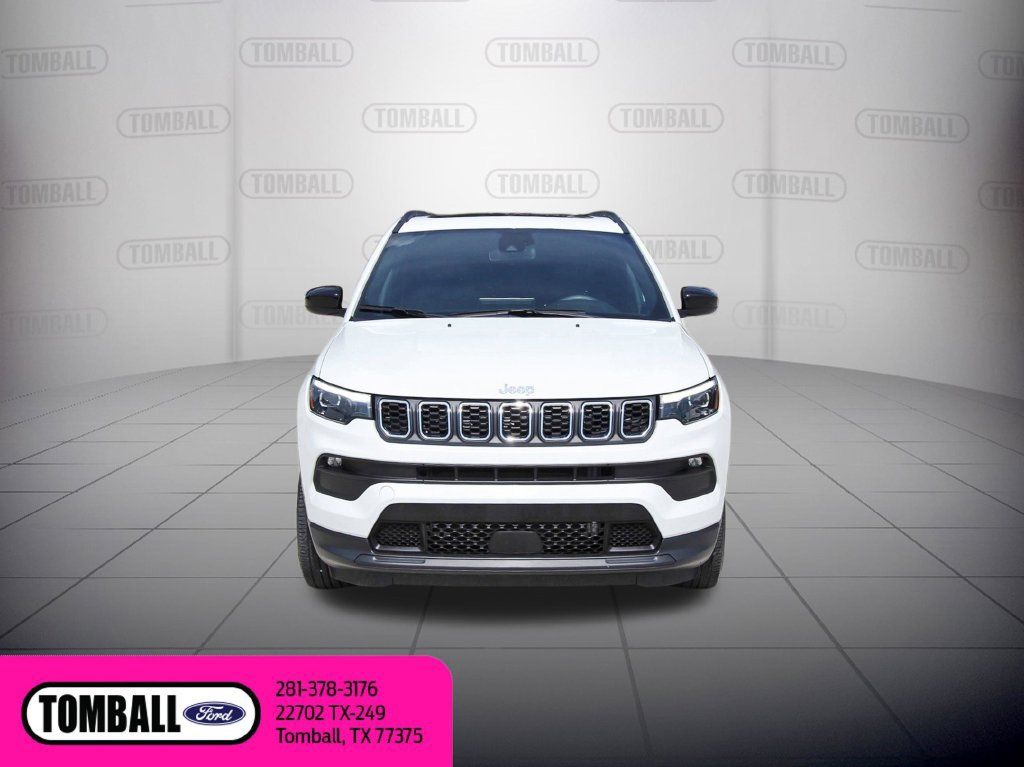 Used 2024 Jeep Compass Latitude w/ Sun and Sound Group AWD/4WD image 2