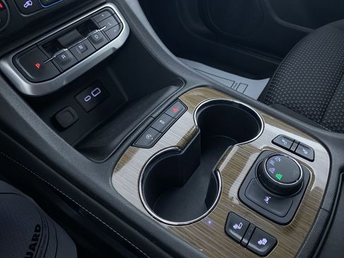 Used 2023 GMC Acadia SLE w/ Driver Convenience Package image 7